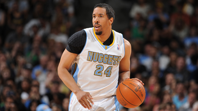 她从开场便 她从开场便